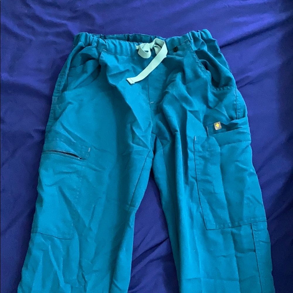 FIGS Scrub Skinny pant - many pockets!